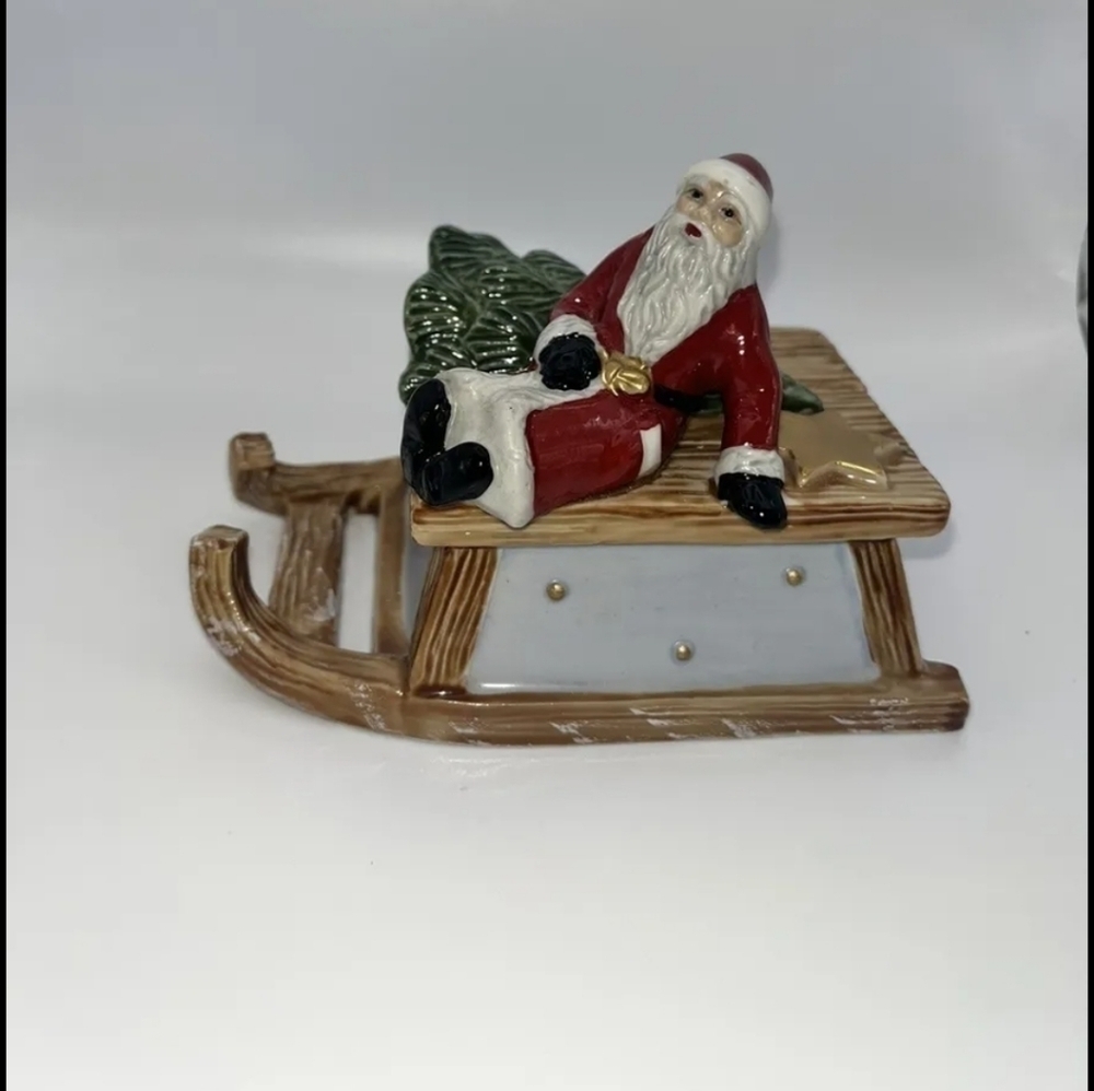 Villeroy & Boch ceramic Santa Claus is coming to town music box